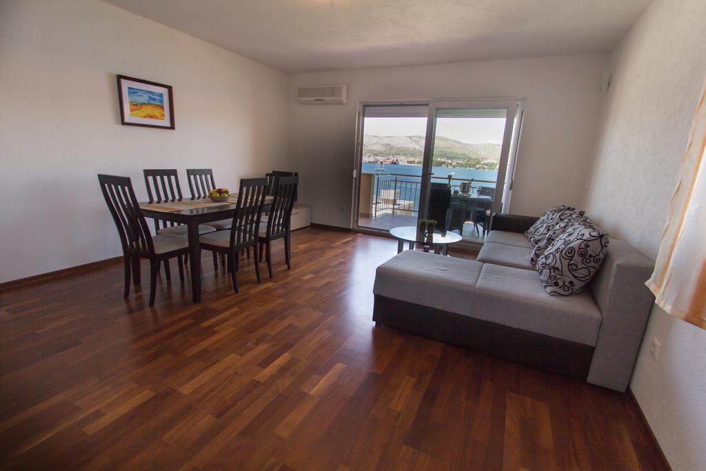 Apartments Kelic Trogir Rum bild